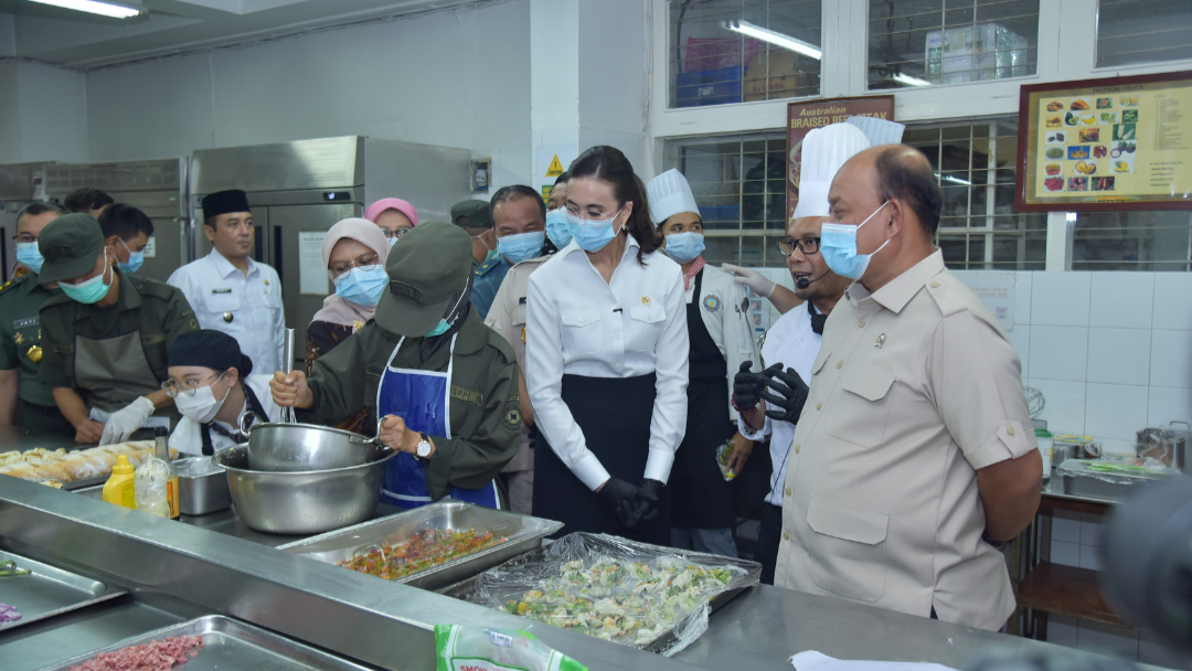 BGN Subulussalam dan Menpar Tinjau Praktik Siswa SPPI Batch-3 di Dapur NHI